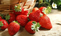 Use Strawberry Face Pack for glowing skin 